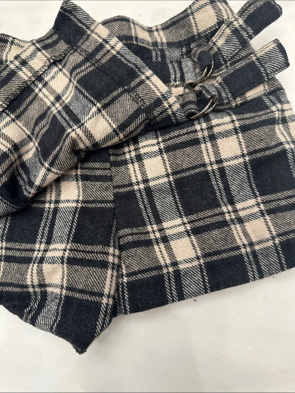 Zara girls size 5 Plaid Buckle Mini Skort in Black and Cream. Like new